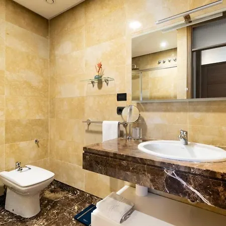 Centrico Y Moderno Con Vistas A La Ria Vigo